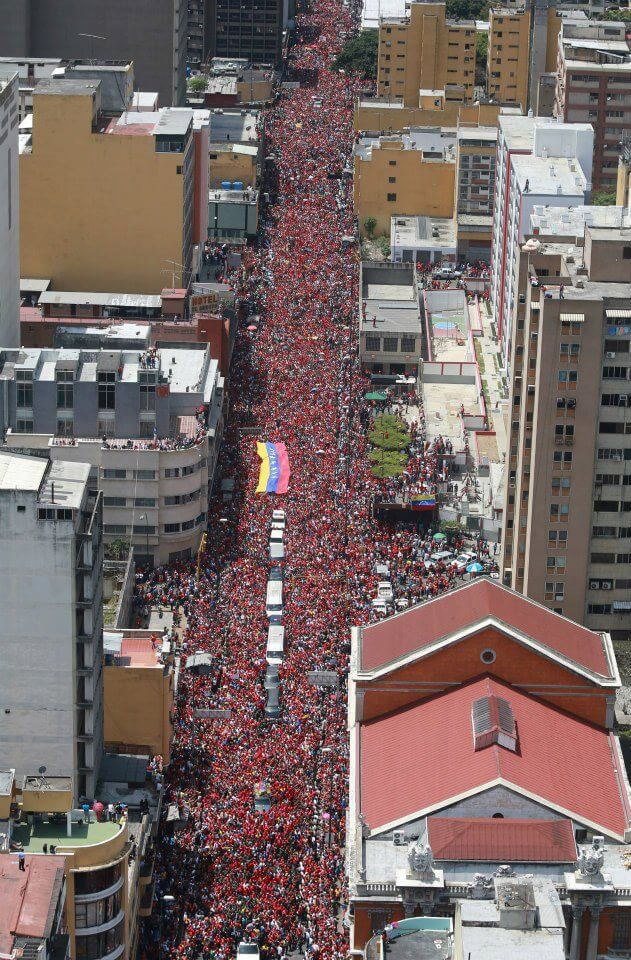 Photo of Oggi i funerali di Chavez. Saranno 33 i capi di stato presenti