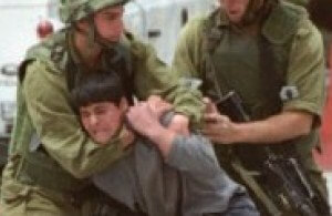 Photo of Gerusalemme. Bambino palestinese aggredito dalla polizia israeliana
