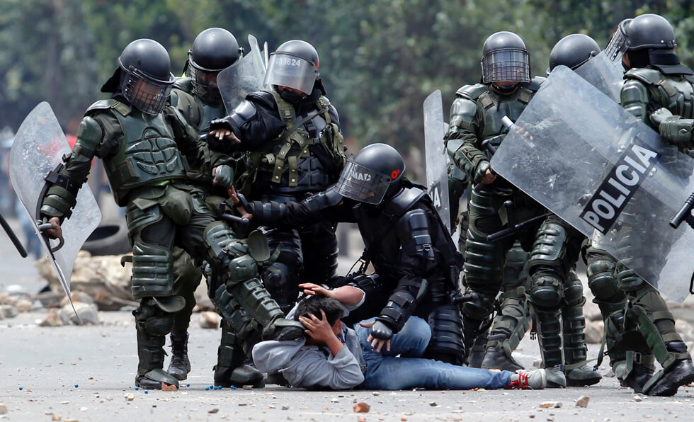 Photo of Colombia. Brutale repressione dello sciopero nazionale. Santos militarizza Bogotà
