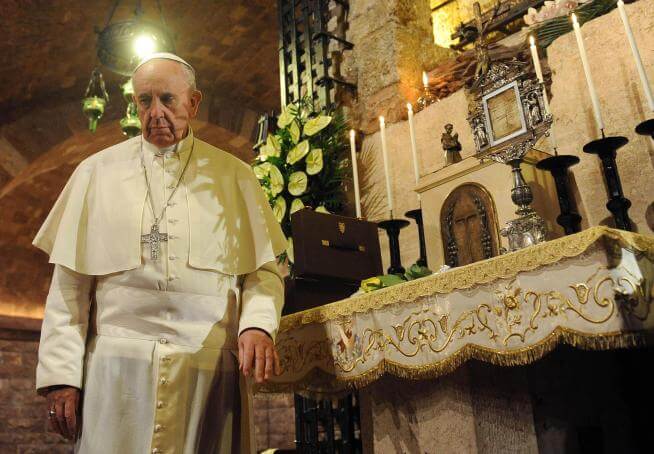 Photo of Assisi. Papa Francesco: “Si ascolti il grido di chi muore per il terrorismo e le guerre”