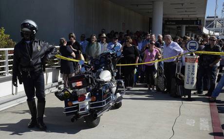 Photo of Los Angeles. Sparatoria in aeroporto, morti killer ed agente
