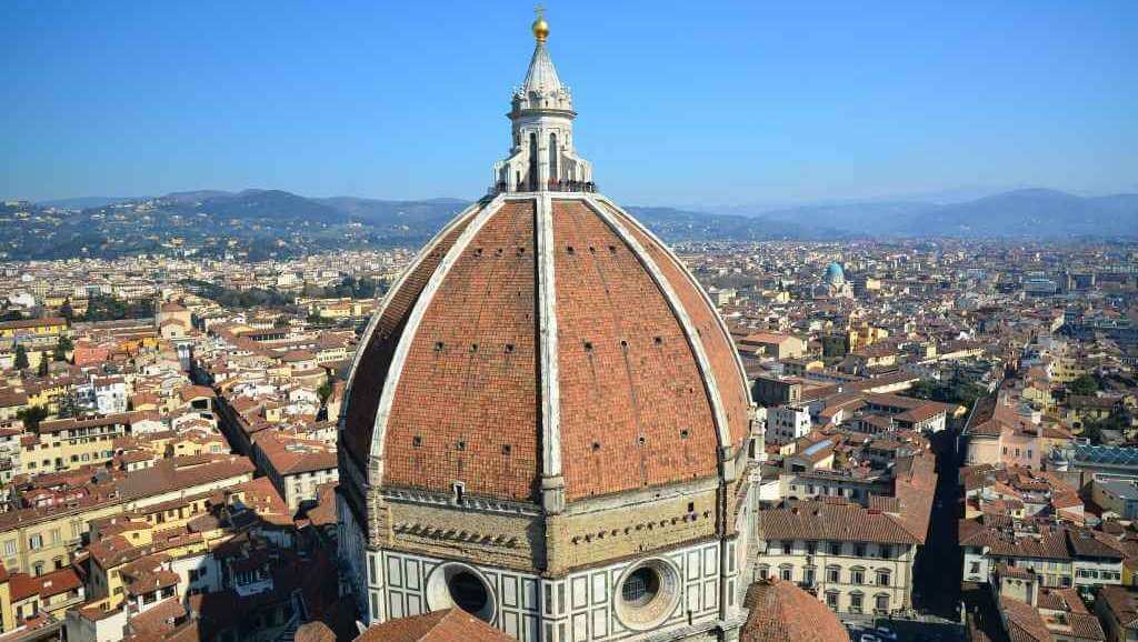 Photo of Firenze. Scrive sul marmo della cupola del Duomo, denunciato studente Usa
