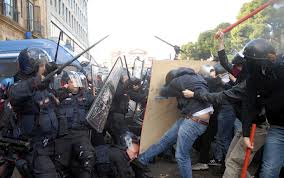 Photo of Palermo, scontri in piazza nel giorno dello sciopero. Due assessorati occupati