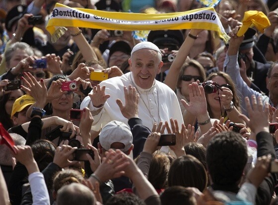 Photo of Dura condanna di Bergoglio allo strapotere della finanza internazionale
