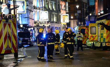 Photo of Londra, cade tetto teatro: 80 feriti