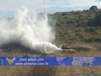 Photo of Libano. Bulldozer militare israeliano oltrepassa il confine