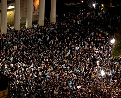 Photo of Argentina. Migliaia di manifestanti chiedono aumento del salario
