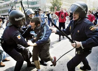 Photo of Spagna. Polizia attacca manifestazione studenti a Madrid