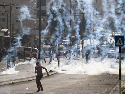 Photo of Cisgiordania. Scontri a Betlemme, donna uccisa dai lacrimogeni israeliani
