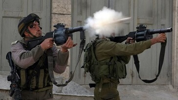 Photo of Gerusalemme. Pellegrini cristiani intossicati dai lacrimogeni israeliani