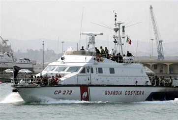 Photo of Sicilia. Quasi mille migranti tratti in salvo dalla Marina militare