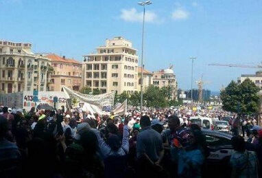 Photo of Beirut. In migliaia protestano per il mancato aumento salariale