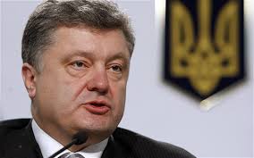 Photo of Ukraine’s Poroshenko Sworn in, Vows to Keep Crimea