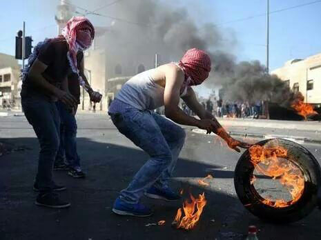 Photo of Gerusalemme – Riesplosi gli scontri tra polizia israeliana e giovani palestinesi