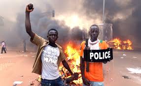 Photo of Burkina Faso President Refuses to Resign in Face of Violent Protests