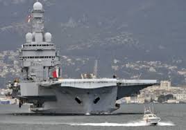 Photo of Hollande suona la carica e invia la portaerei nucleare Charles De Gaulle nel Golfo Persico