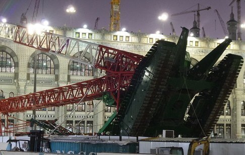 Photo of Arabia Saudita: crolla gru sulla Grande Moschea, strage alla Mecca – Video
