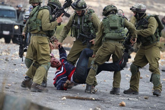Photo of Nablus, giovani palestinesi pestati da coloni ebrei