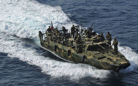 Photo of Two US Navy Boats in Iran’s Custody after Entering Country’s Waters