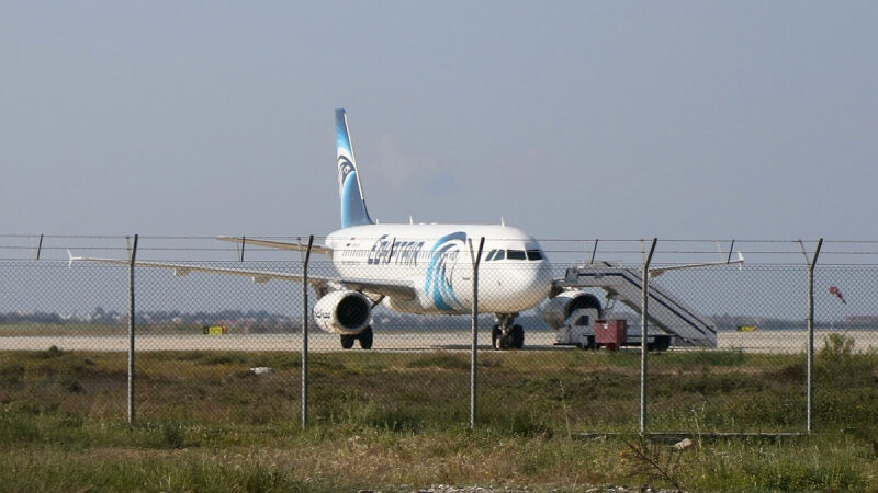 Photo of Volo della EgyptAir dirottato a Cipro, ostaggi liberati