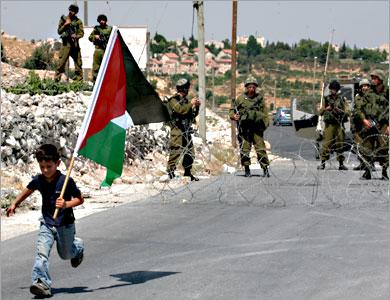 Photo of Arresti, ferimenti, intossicazioni: non c’è giorno che i palestinesi non resistano