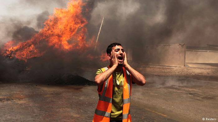 Photo of Raid israeliano su Gaza: alta la tensione sul confine orientale
