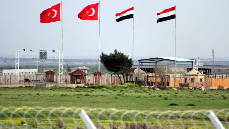 Photo of La Turchia chiude il confine con la Siria su richiesta di Mosca