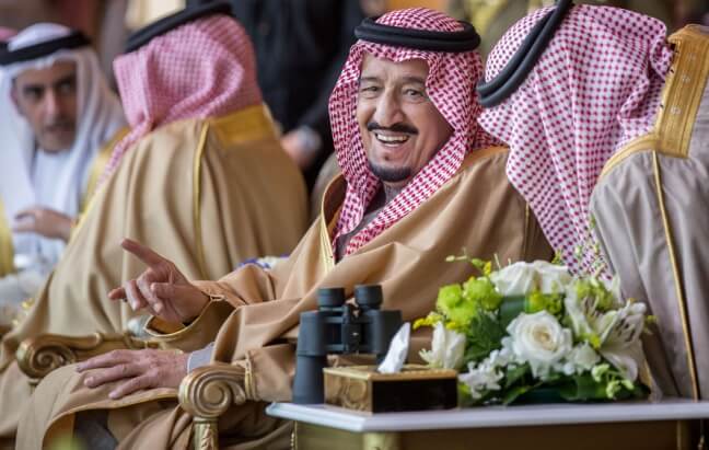 Photo of Arabia Saudita: tagliati gli stipendi pubblici del 20%