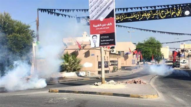 Photo of Bahraini Regime Attacks Muslim Mourners