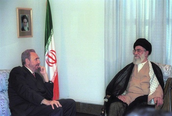 Photo of Imam Khamenei’s statement in meeting with revolutionary, renaissance man Fidel Castro