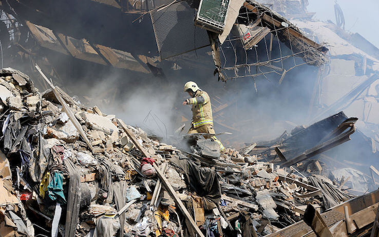 Photo of Iran: grattacielo crollato, continuano i soccorsi