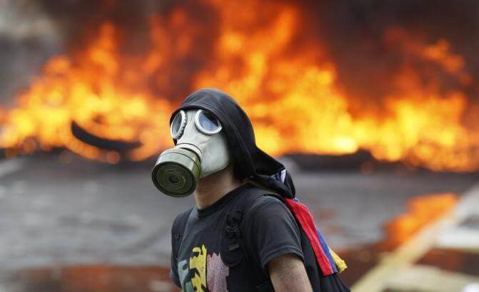 Photo of Venezuela soffocato da crisi economica e violenze