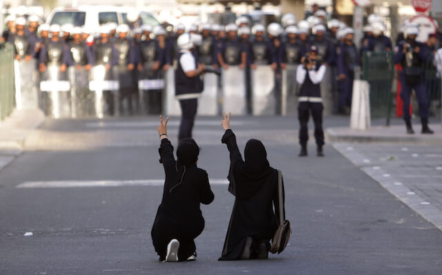 Photo of Bahrain: il regime assalta casa di Sheikh Isa Qassim