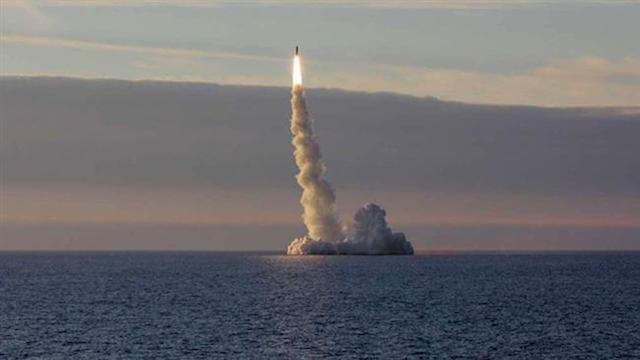 Photo of Siria: sottomarini russi sparano missili contro basi Isis