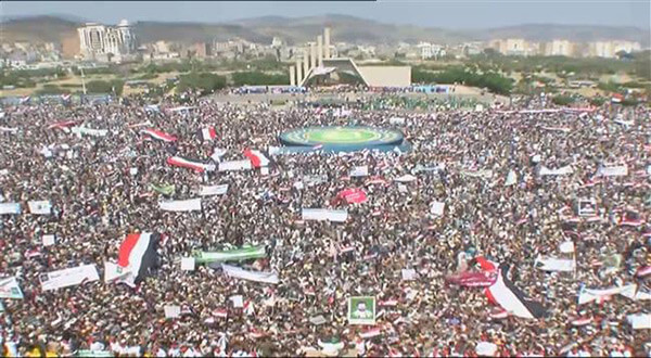 Photo of Milioni di yemeniti protestano contro l’aggressione saudita