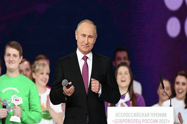 Photo of Putin announces 2018 presidential run