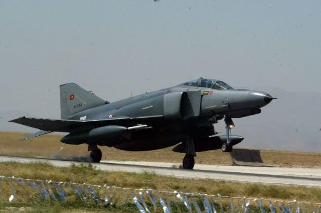 Photo of Siria: jet turchi massacrano filo-governativi