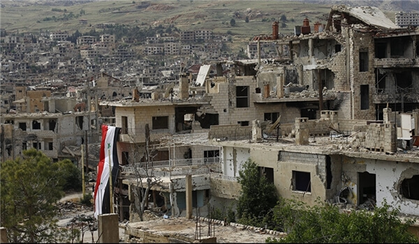 Photo of Bandiera siriana issata a Raqqa