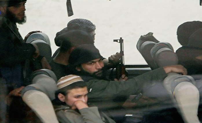Photo of Siria, Jaish Al-Islam consegna armi pesanti