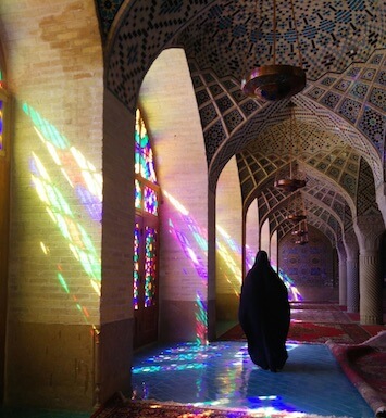 Photo of Nasir ol-Molk la moschea dai colori vorticosi