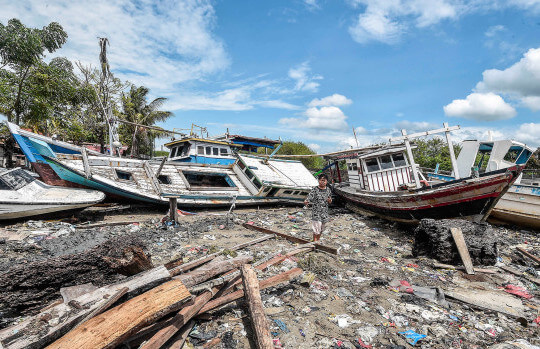 Photo of Indonesia’s Tsunami Toll Tops to 429
