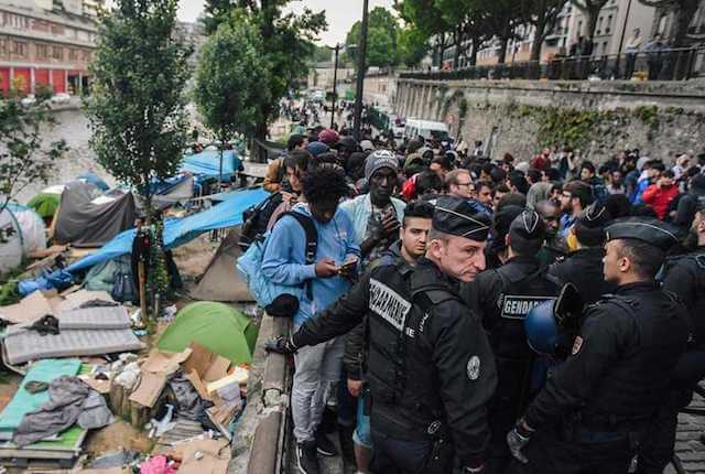 Photo of Francia: polizia evacua 500 migranti a nord di Parigi