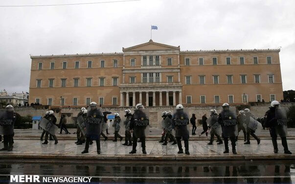 Photo of Greeks’ anger flaring up