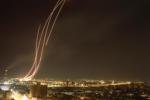 Photo of Gaza risponde, missile su Tel Aviv