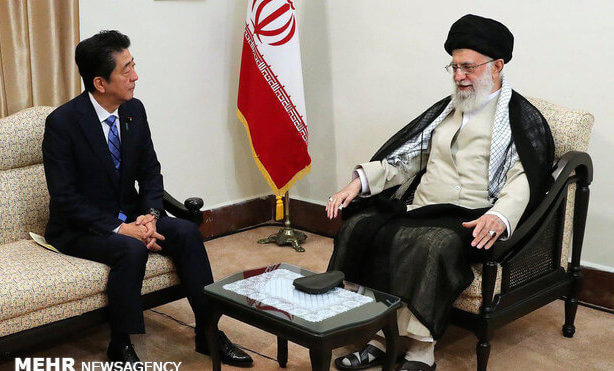 Photo of Iran: Shinzo Abe incontra Khamenei