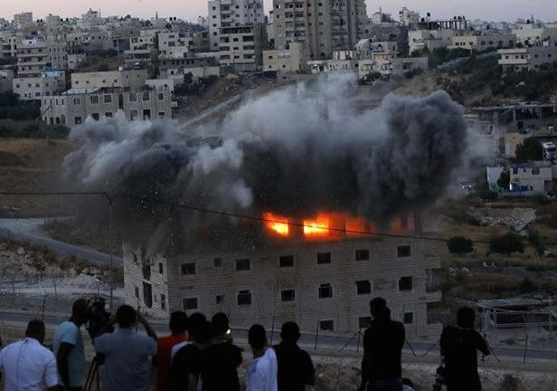 Photo of Esultano per la distruzione di una casa palestinese