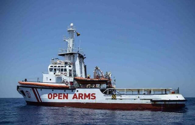 Photo of Lampedusa, migranti si lanciano da Open Arms
