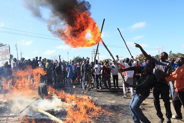 Photo of Zimbabwe scontri tra manifestanti e polizia