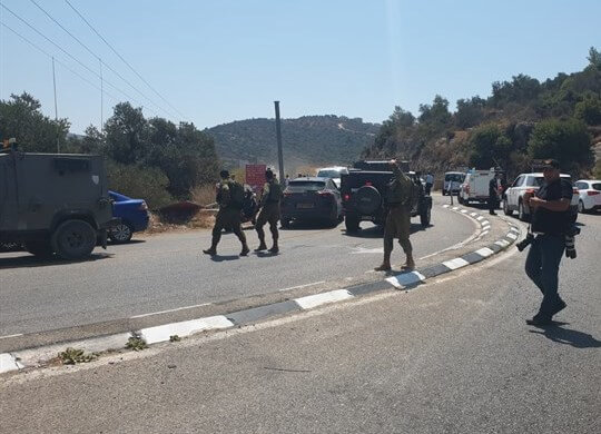 Photo of Cisgiordania, granata contro militare israeliano