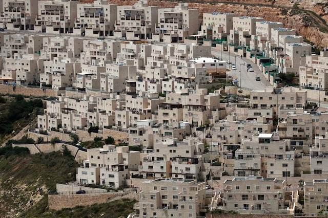 Photo of Cisgiordania: via libera a 300 nuovi insediamenti illegali